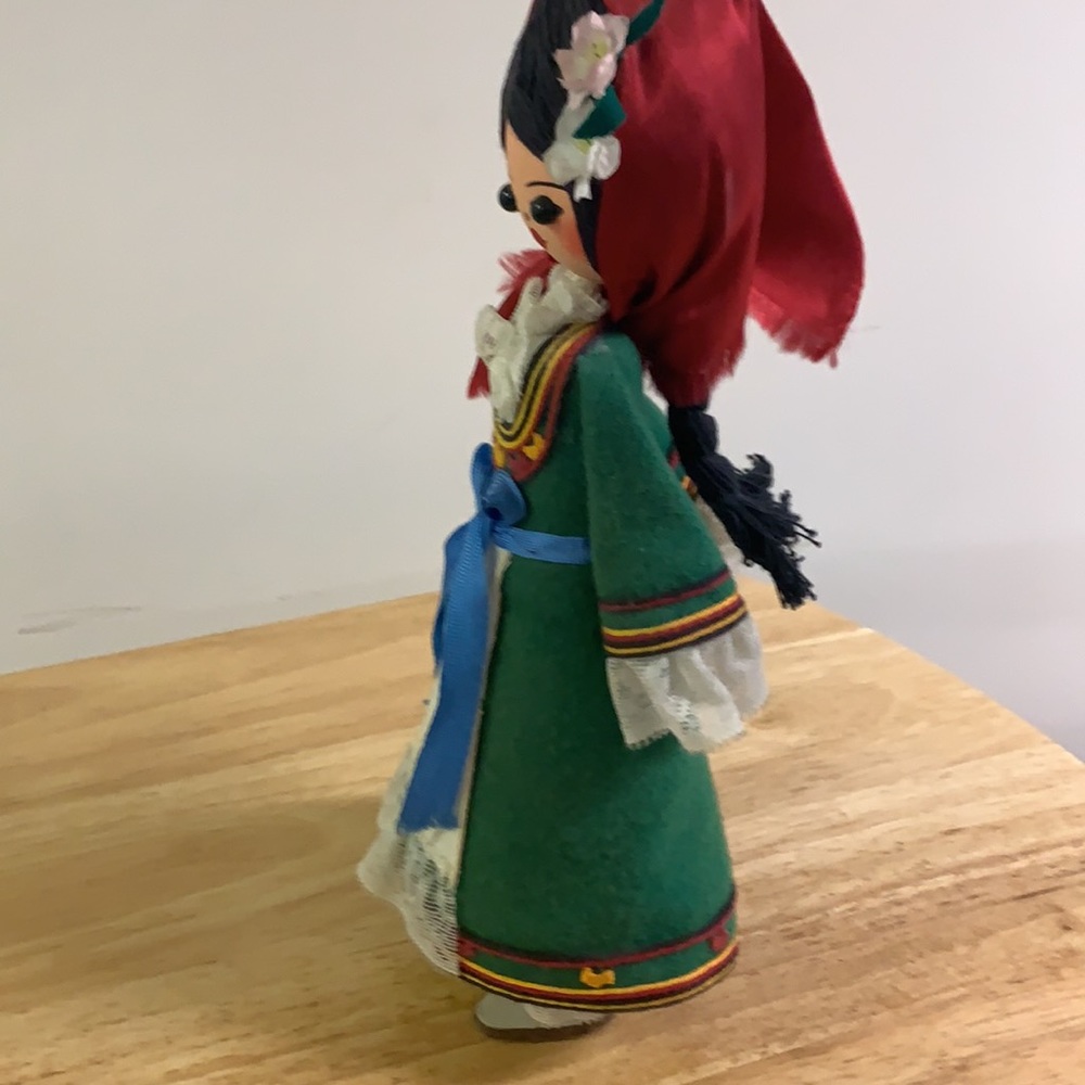 DOLL - Picture 6 of 9